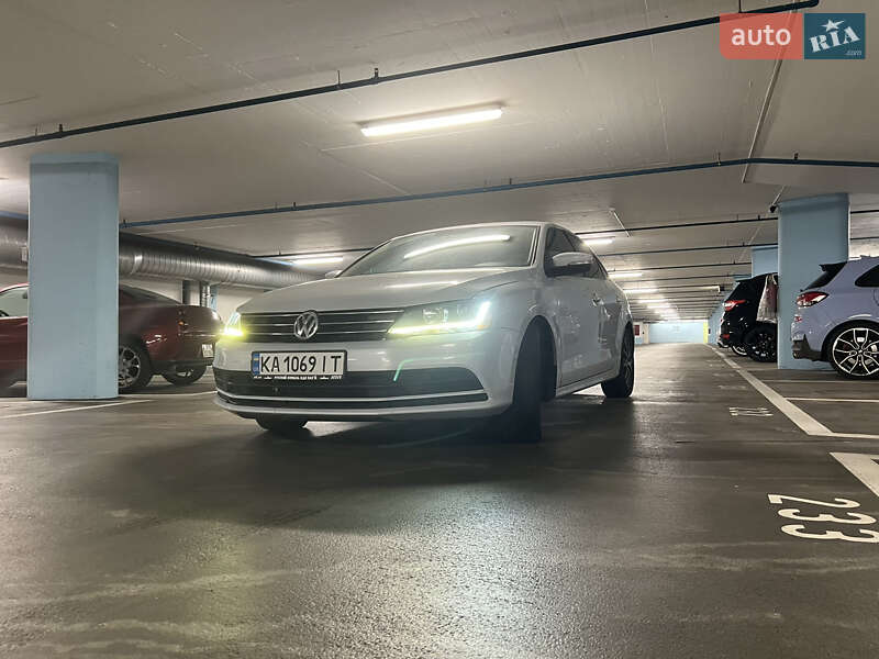 Седан Volkswagen Jetta 2016 в Киеве