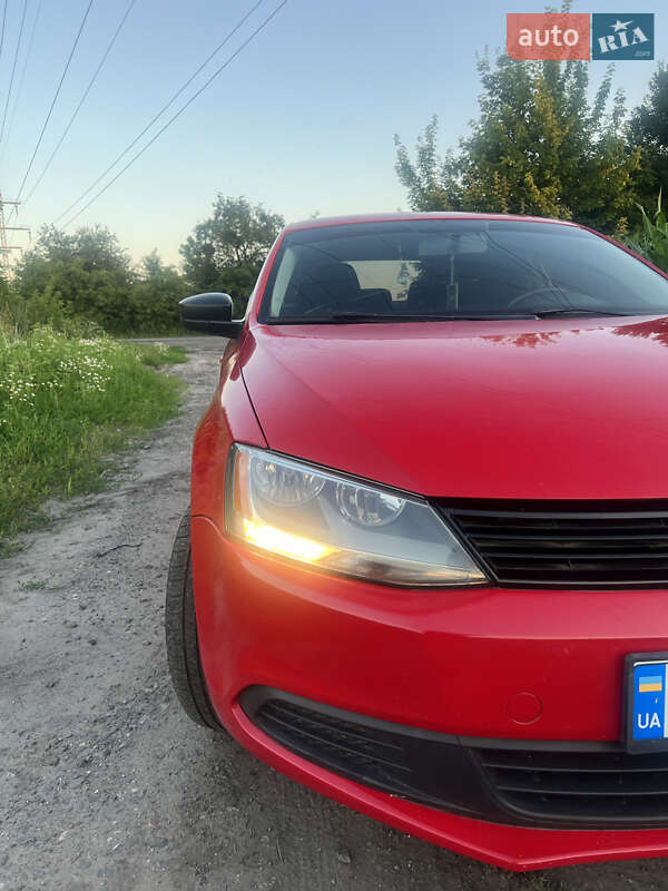 Седан Volkswagen Jetta 2012 в Києві