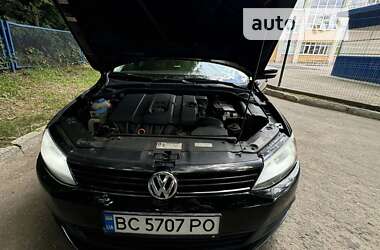 Седан Volkswagen Jetta 2012 в Львове