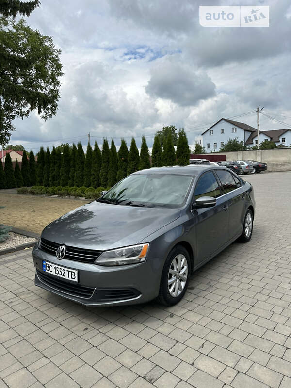 Седан Volkswagen Jetta 2014 в Львове