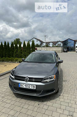 Седан Volkswagen Jetta 2014 в Львові