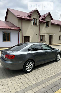 Седан Volkswagen Jetta 2014 в Львові