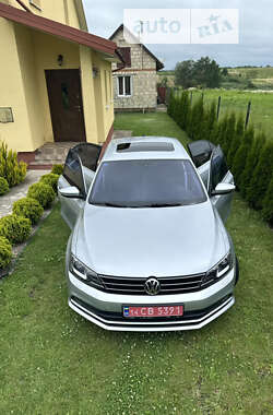 Седан Volkswagen Jetta 2015 в Львове