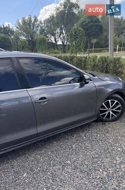 Седан Volkswagen Jetta 2016 в 