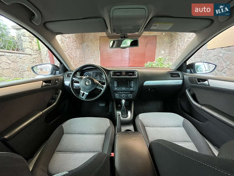 Седан Volkswagen Jetta 2013 в Тернополі