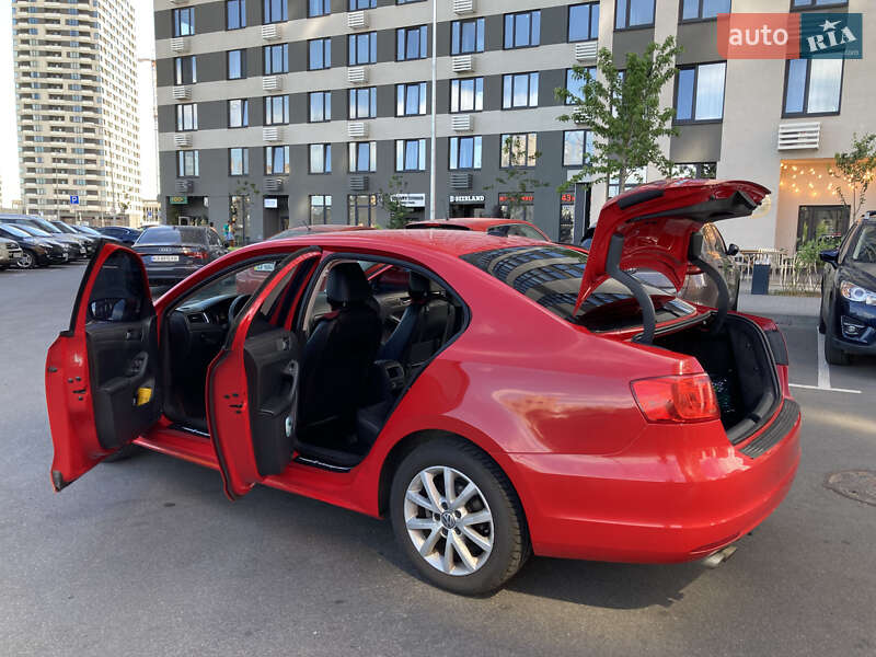 Седан Volkswagen Jetta 2014 в Києві