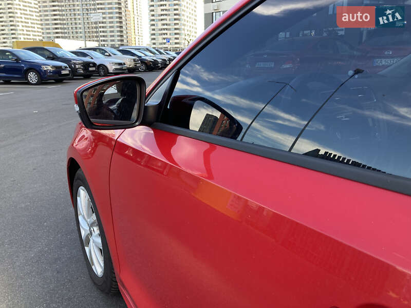 Седан Volkswagen Jetta 2014 в Києві