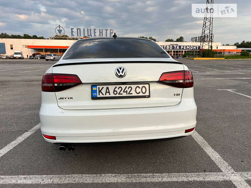 Седан Volkswagen Jetta 2017 в Ужгороде