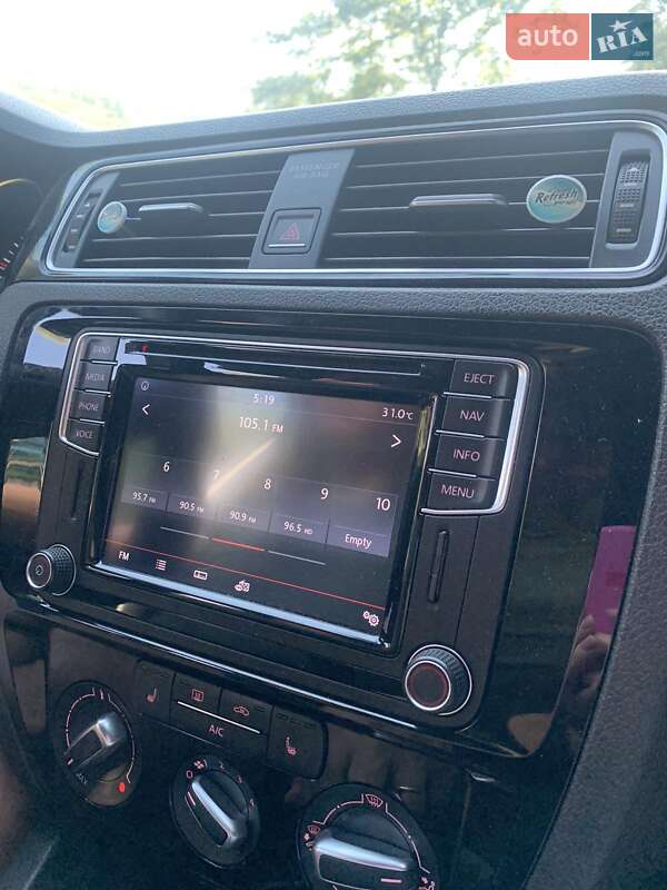 Седан Volkswagen Jetta 2015 в Рахове