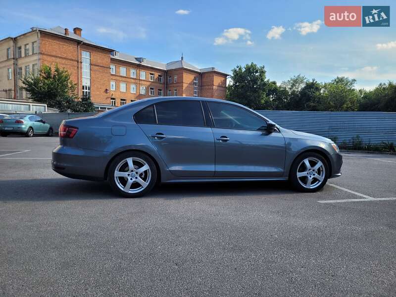 Седан Volkswagen Jetta 2015 в Полтаві