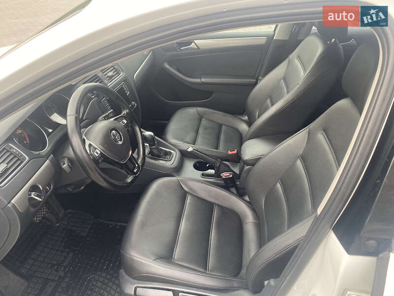 Седан Volkswagen Jetta 2017 в Львове