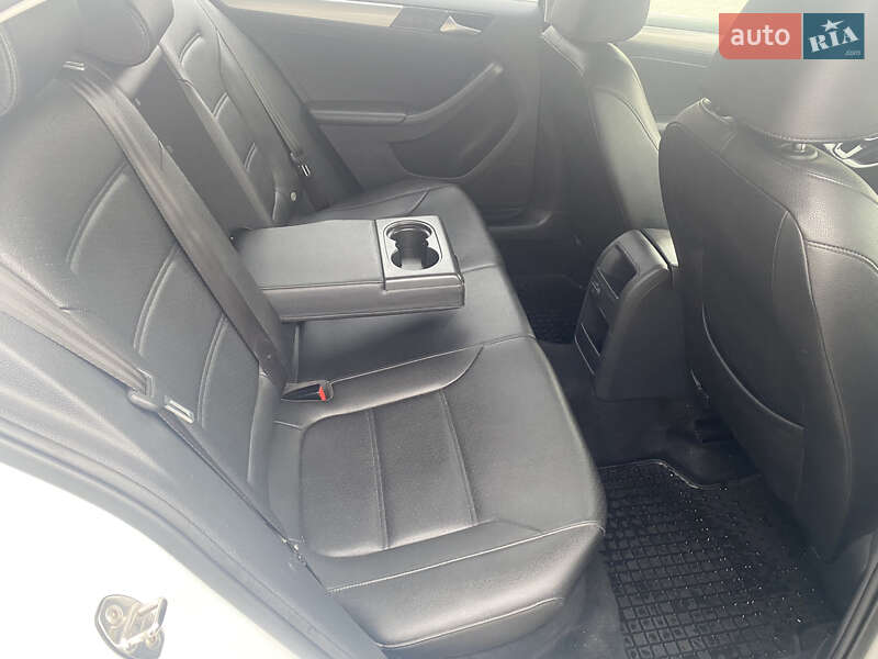 Седан Volkswagen Jetta 2017 в Львове