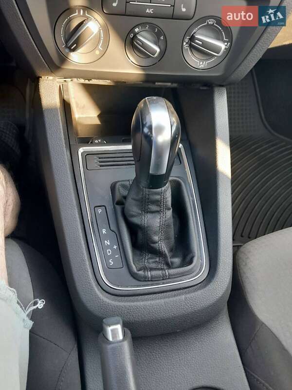 Седан Volkswagen Jetta 2017 в Львові