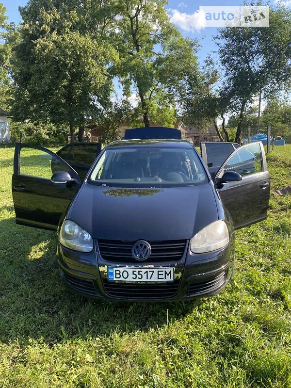 Седан Volkswagen Jetta 2005 в Борщеве