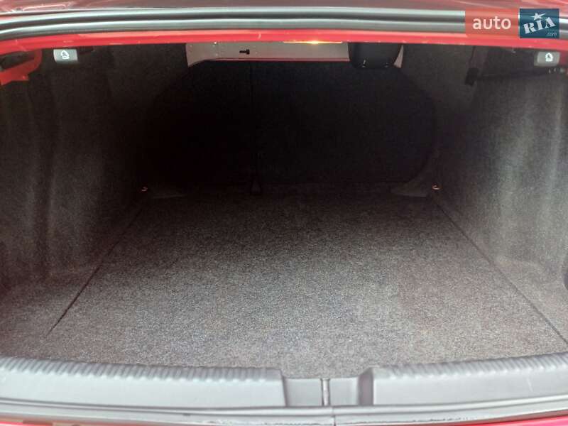 Седан Volkswagen Jetta 2014 в Львове