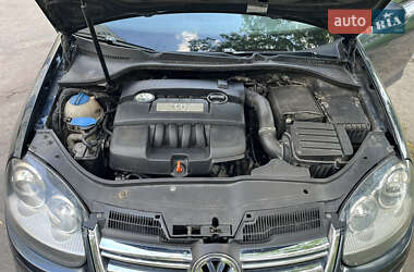 Седан Volkswagen Jetta 2009 в 