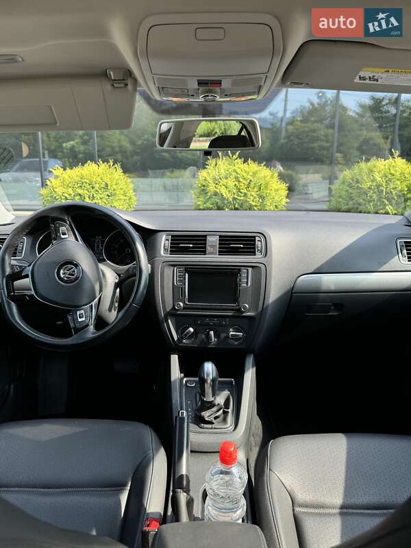 Седан Volkswagen Jetta 2017 в Ужгороде