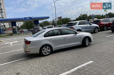 Седан Volkswagen Jetta 2013 в Львові