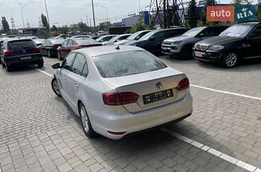 Седан Volkswagen Jetta 2013 в Львові