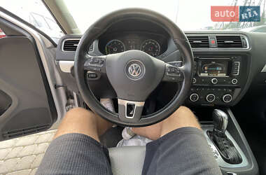 Седан Volkswagen Jetta 2013 в Львові