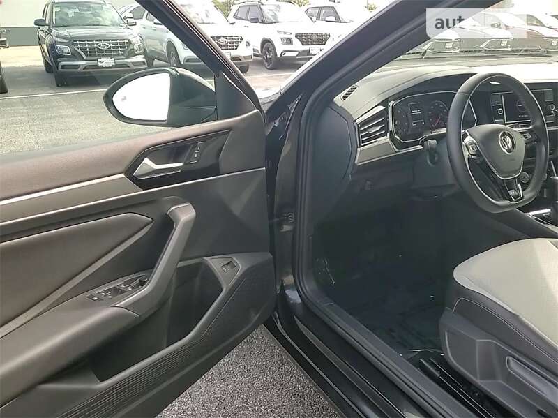 Седан Volkswagen Jetta 2019 в Львові