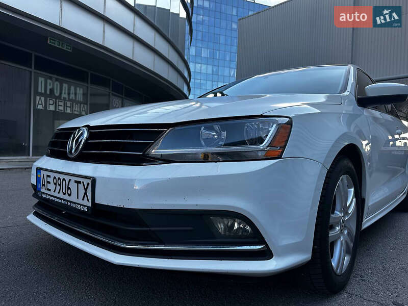 Седан Volkswagen Jetta 2017 в Дніпрі