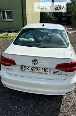 Седан Volkswagen Jetta 2015 в Вараші