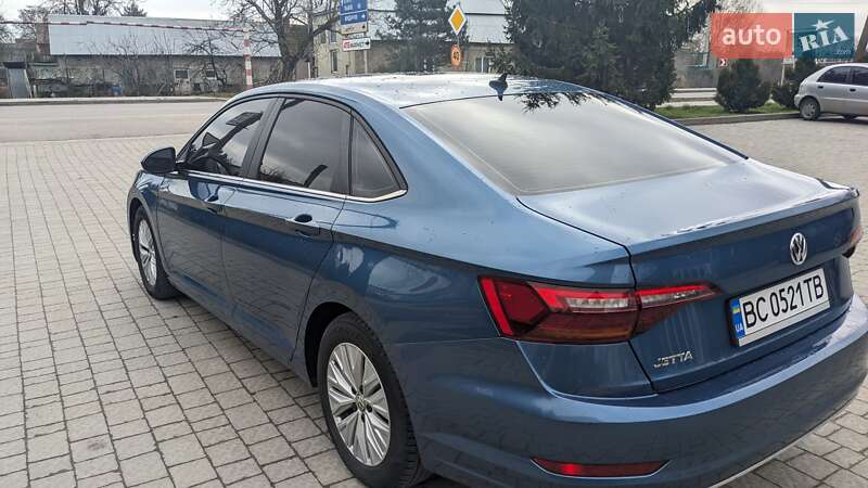 Седан Volkswagen Jetta 2019 в Стрые