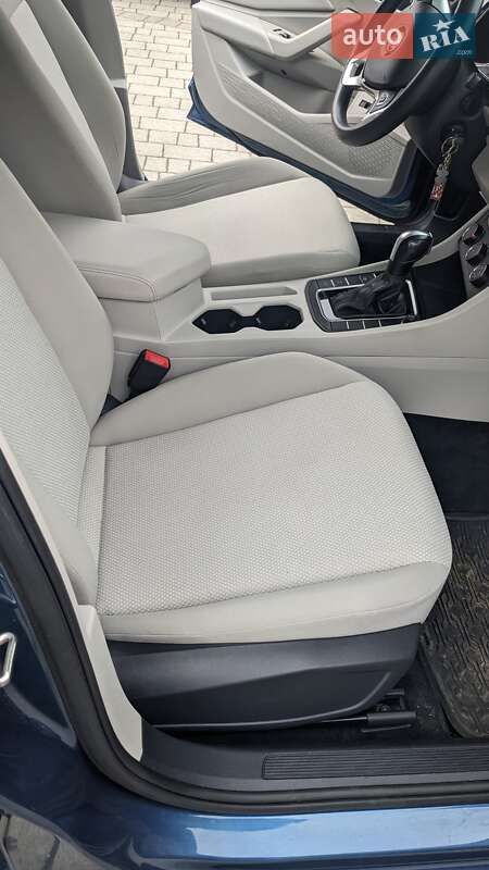 Седан Volkswagen Jetta 2019 в Стрые