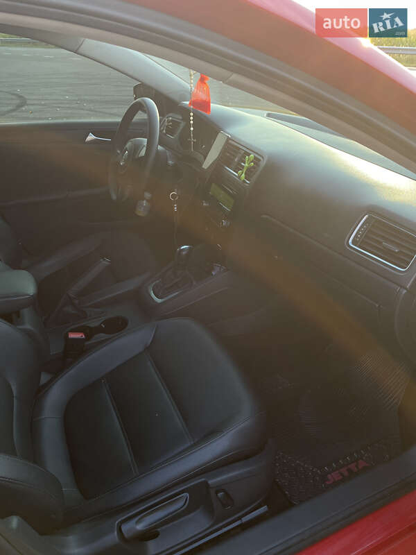 Седан Volkswagen Jetta 2014 в Щирце