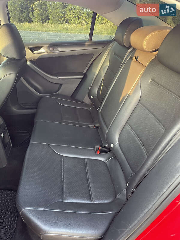 Седан Volkswagen Jetta 2014 в Щирце