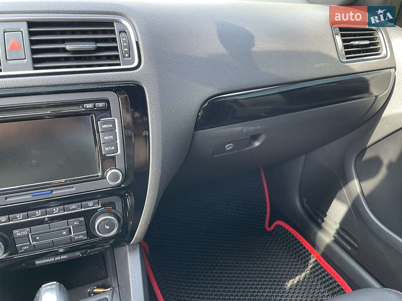 Седан Volkswagen Jetta 2011 в Одессе
