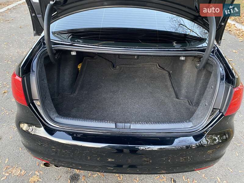 Седан Volkswagen Jetta 2011 в Гайвороні