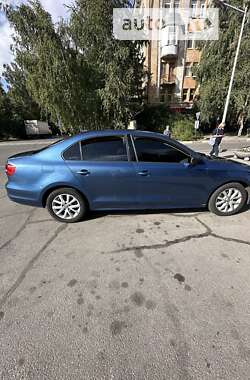 Седан Volkswagen Jetta 2015 в Дніпрі