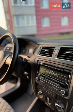 Седан Volkswagen Jetta 2014 в 