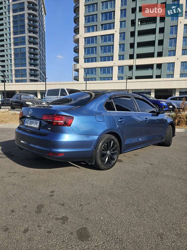 Седан Volkswagen Jetta 2017 в Днепре