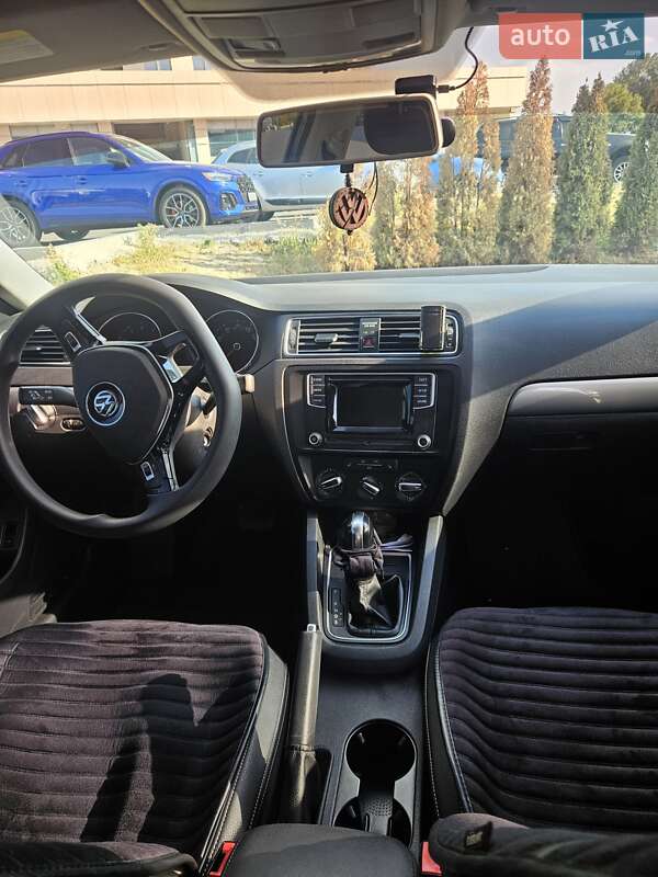 Седан Volkswagen Jetta 2017 в Днепре