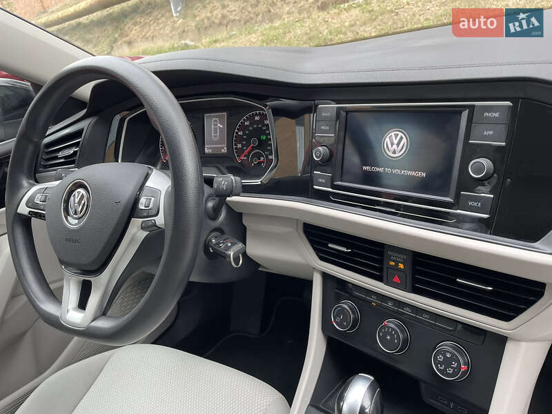 Седан Volkswagen Jetta 2020 в Черновцах