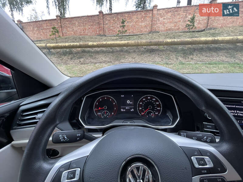 Седан Volkswagen Jetta 2020 в Черновцах