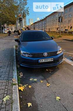 Седан Volkswagen Jetta 2016 в Львові