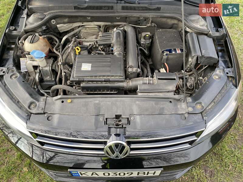 Седан Volkswagen Jetta 2016 в Ужгороді