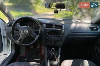 Седан Volkswagen Jetta 2012 в 