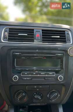 Седан Volkswagen Jetta 2012 в 