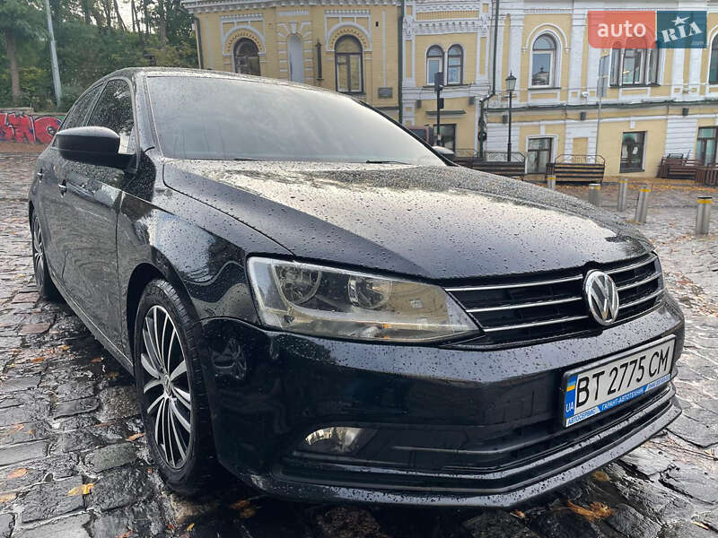 Седан Volkswagen Jetta 2015 в Киеве