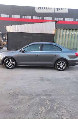 Седан Volkswagen Jetta 2012 в Львові