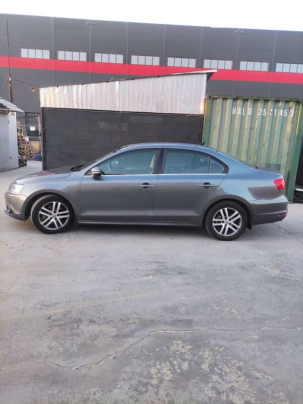 Седан Volkswagen Jetta 2012 в Львове