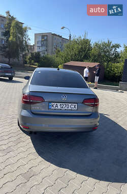 Седан Volkswagen Jetta 2016 в Киеве