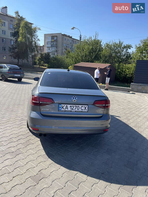 Седан Volkswagen Jetta 2016 в Киеве
