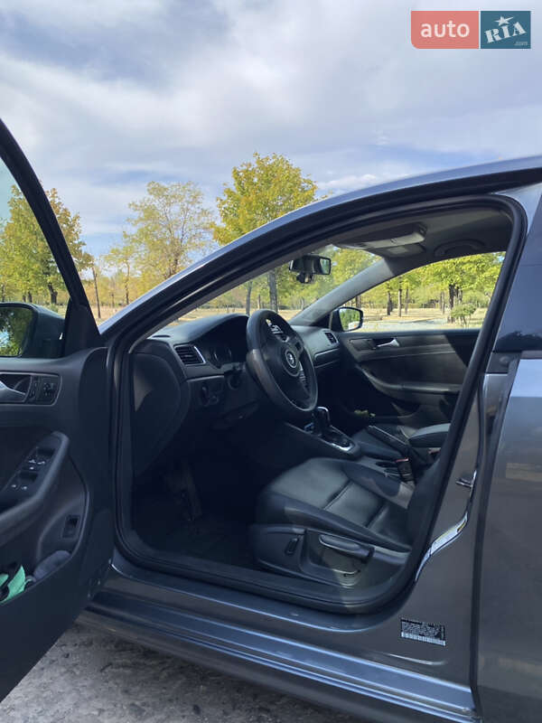 Седан Volkswagen Jetta 2013 в Кривому Розі