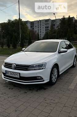 Седан Volkswagen Jetta 2016 в Львове